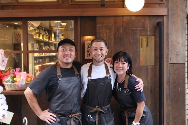学芸大学「ひとひら」の新店、「つきかげ」が至近にオープン！「今井屋本店」「鳥心」で修業した店主が手がける、100種の焼酎と地鶏を使った炉端焼きで“焼酎を呑むならこの店”を目指す