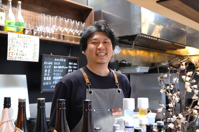 溝の口に「居酒屋ろーかる」が開業！38歳未経験から飲食へ転身、繁盛酒場「炉ばた 灯台」での2年修業を経て独立。創作和食と「語れる酒」で地元を盛り上げる