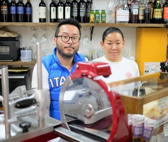 目白に「Tigelleria Gatari」が開業。「Tre Gatti」眞壁シェフの2店舗目は、エミリア・ロマーニャ州の手焼きパン、ティジェッラを核にした１日を通じて使える5坪のスタンド業態