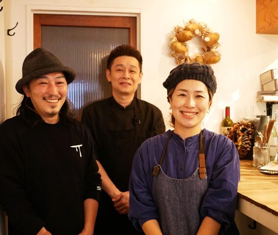 自由が丘のポテトサラダ専門店「Potato Cream」が夜の営業をスタート。ワインや小皿料理を揃え、地元住民が気軽に集うバルを目指す