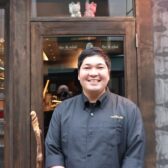 32歳の若手経営者・やる気カンパニー山本氏の最新店舗は“ありそうでなかった鉄板焼業態”。新宿御苑に「博多小皿鉄板 べっぴんしゃん」がオープン