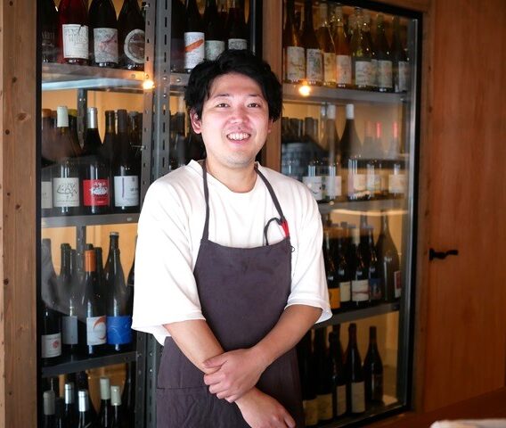 門前仲町に「Wine Stand Alfie（アルフィ）」が開業。富士屋本店や豪州のワイナリー、ルーシーマルゴーを経験した店主の独立店、ナチュラルワインと季節の小皿料理の立ち飲み