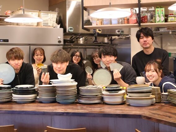 坪月商80万円の町田「酒とおばんざい いそいそ」が至近に姉妹店、「食と器 いその食器店」を開業！食器×コーヒー×ビストロの多業態で“人の暮らしに寄り添う店”を目指す