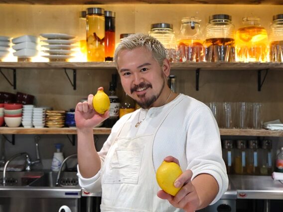 三軒茶屋に「正ト文子（ただしとふみこ）」がオープン！元芸人オーナーが「食堂でべこ。」で修業し独立、果実酒と創作料理で“粋な関係”を楽しむレトロスタイリッシュ酒場