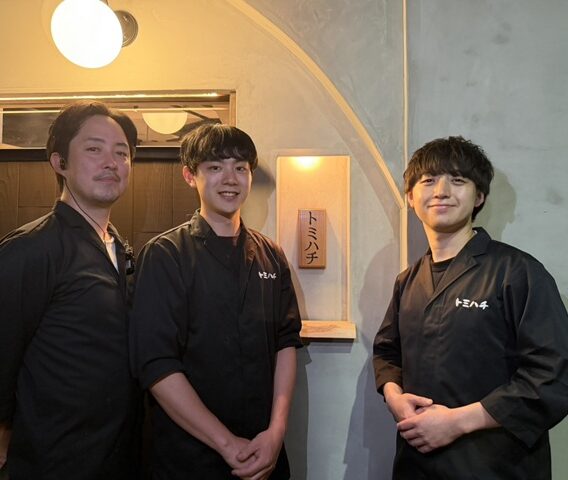 新橋に「トミハチ」が開業。30歳若手オーナー、FC加盟で飲食ノウハウ学び8店舗目で初のオリジナル業態、渋谷「ツーピース」プロデュースの香川愛あふれる居酒屋