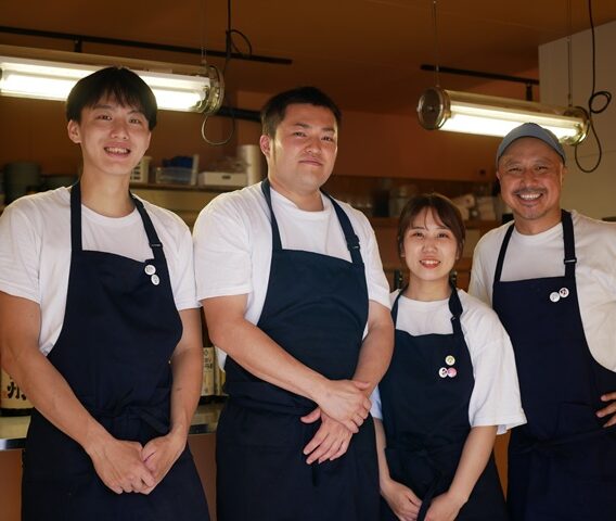 学芸大学に「シロネリ」がオープン。自家製麺とラビオリ、本格焼酎の居酒屋。自由が丘「ニショク」、池尻大橋「ルリイロ」などイタリアン展開のコローリ新店舗 学芸大学に「シロネリ」がオープン。自家製麺とラビオリ、本格焼酎の居酒屋。自由が丘「ニショク」、池尻大橋「ルリイロ」などイタリアン展開のコローリ新店舗