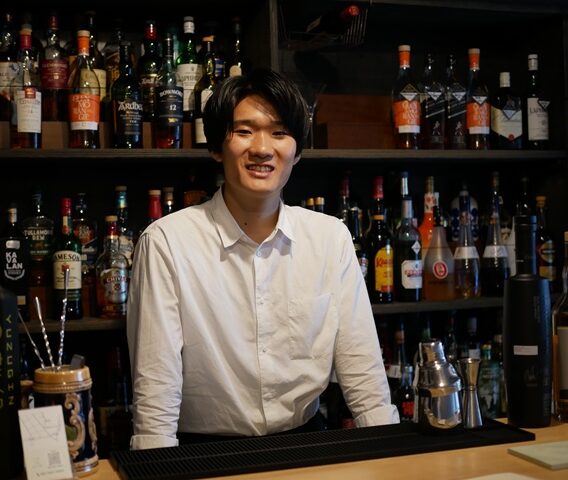 神保町に「お酒とトルティーヤ 止まり木」が開業。阪大薬学部卒26歳がバー開業、“起承転結”で紡ぐカクテルにタコスや家庭料理。若い人にバー文化伝える店目指す 神保町に「お酒とトルティーヤ 止まり木」が開業。阪大薬学部卒26歳がバー開業、“起承転結”で紡ぐカクテルにタコスや家庭料理。若い人にバー文化伝える店目指す