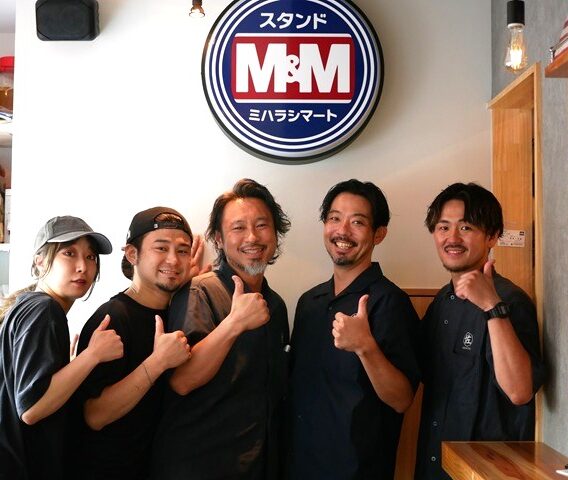 赤羽に「スタンド ミハラシマート」が開業。坪月商45万「炭火晩酌屋はればれ」、坪65万「藁と餡 COHARU」の佐野商店の新店舗は「コンビニにみたいな立ち飲み」