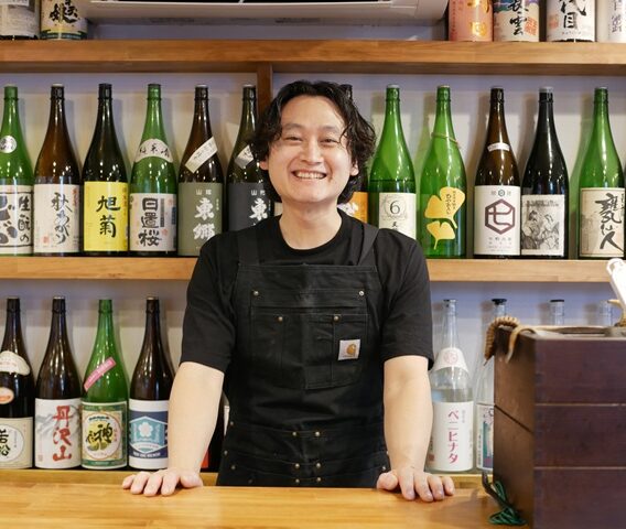 立ち飲みなのに予約必須！？大宮「日々酒々（ひびしゅしゅ）」が話題。女性客の支持集め連日満員3回転。店主ワンオペ8.5坪で月商500万円越えも
