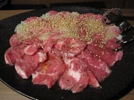 驚くほどに臭みのないラム肉! ジンギスカンが苦手という人に食べてほしいジンギスカン専門店「銀座羊屋 はなれ」が12月1日、銀座3丁目にオープン! 驚くほどに臭みのないラム肉! ジンギスカンが苦手という人に食べてほしいジンギスカン専門店「銀座羊屋 はなれ」が12月1日、銀座3丁目にオープン!
